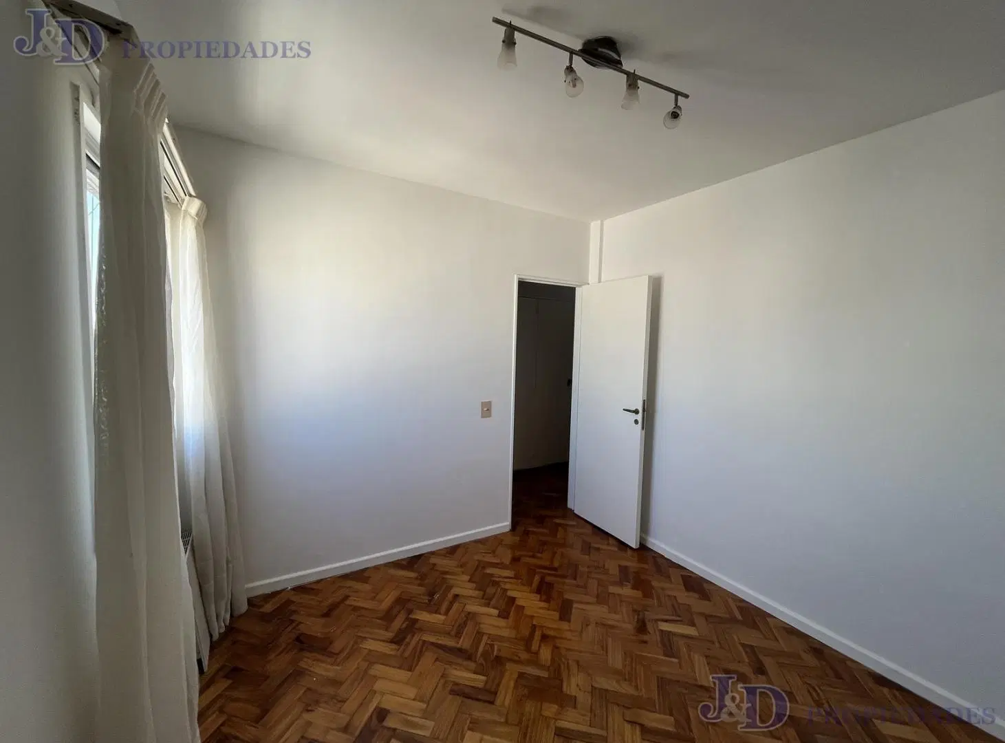 IMPECABLE DOS AMBIENTES EN DUPLEX EN SAN NICOLAS 3
