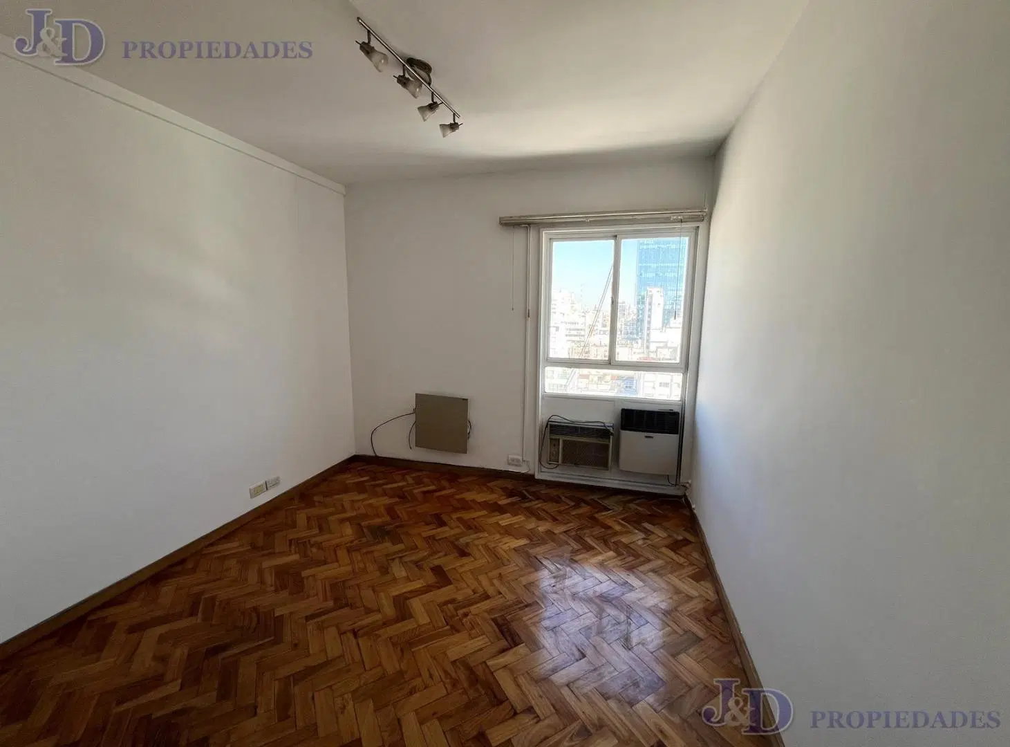 IMPECABLE DOS AMBIENTES EN DUPLEX EN LA ZONA TRIBUNALES 5
