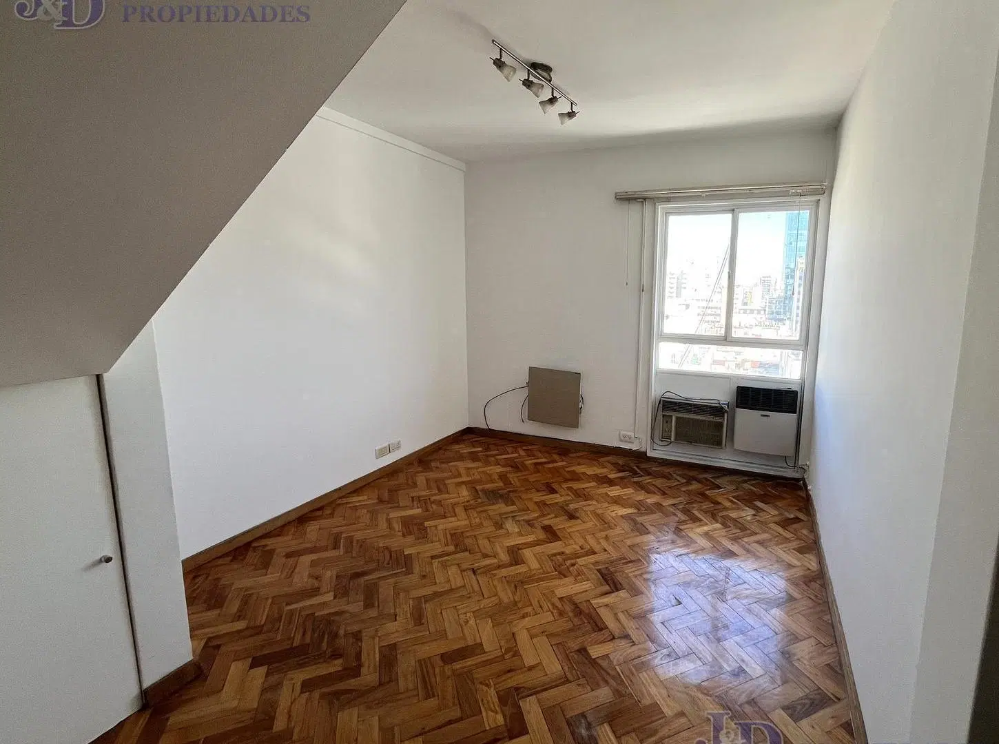 IMPECABLE DOS AMBIENTES EN DUPLEX EN LA ZONA TRIBUNALES 1