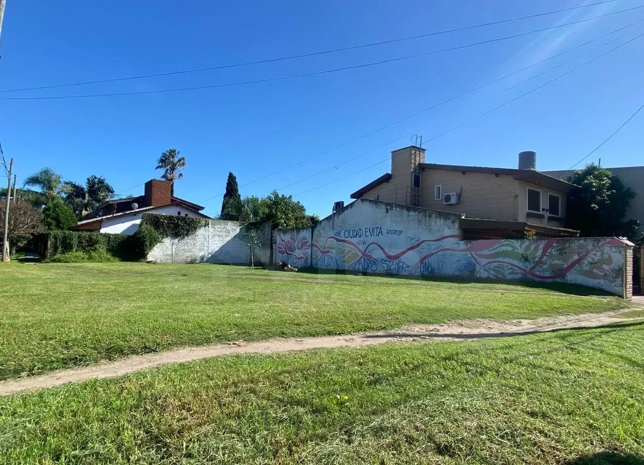 VENTA LOTE ESQUINA SADOP CIUDAD EVITA 3