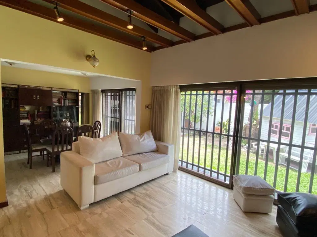 VENTA Casa 5 Ambientes - Ideal Inversion- locales inversion-Circ 1°  Ciudad Evita 2