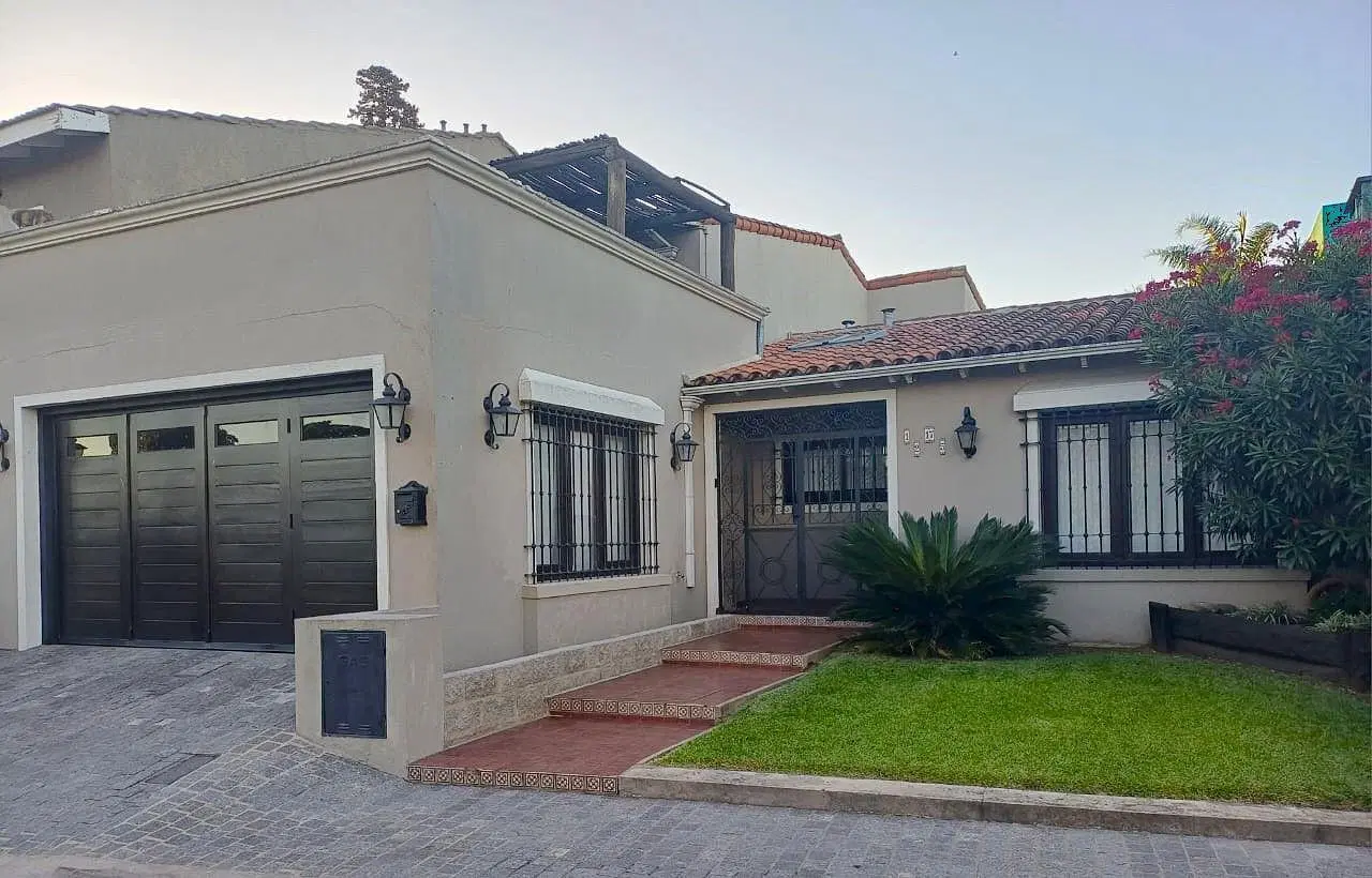 Excelente Casa 6 ambientes con piscina - ¡Apta crédito! 4