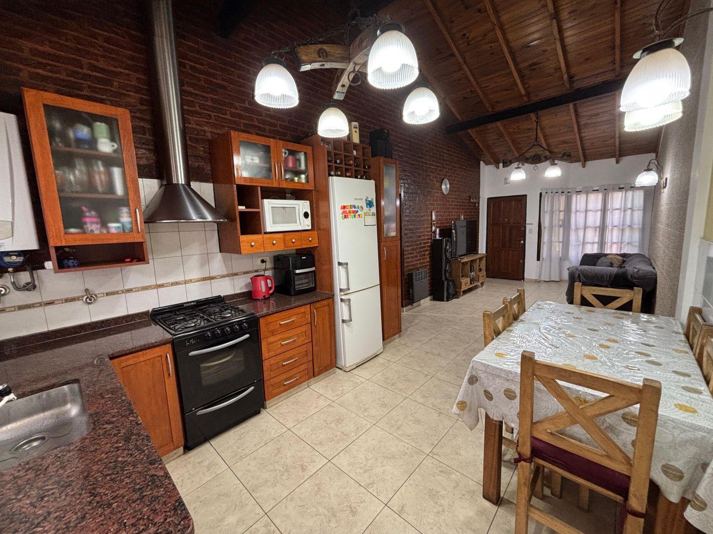 Foto de Venta Casa 4 dormitorios piscina quincho parrilla Barrio Puertas del, imagen 4