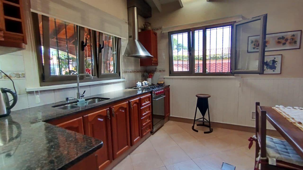 Foto de Casa 4 ambientes en excelente estado con quincho  Ciudad Evita, imagen 4