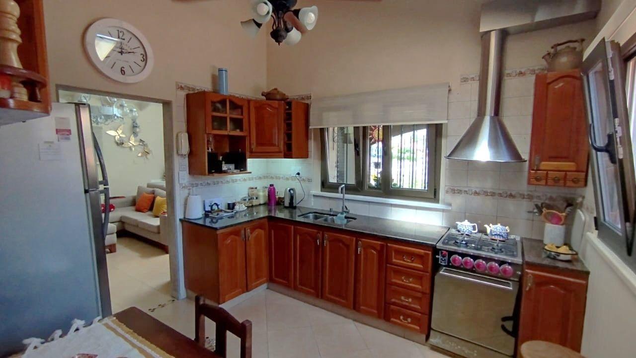 Foto de Casa 4 ambientes en excelente estado con quincho  Ciudad Evita, imagen 2