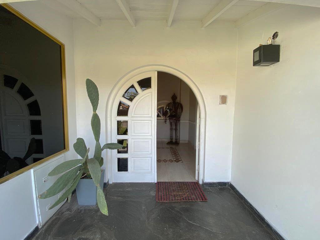 Foto de VENTA Excelente propiedad 5 ambientes en zona residencial piscina, imagen 3