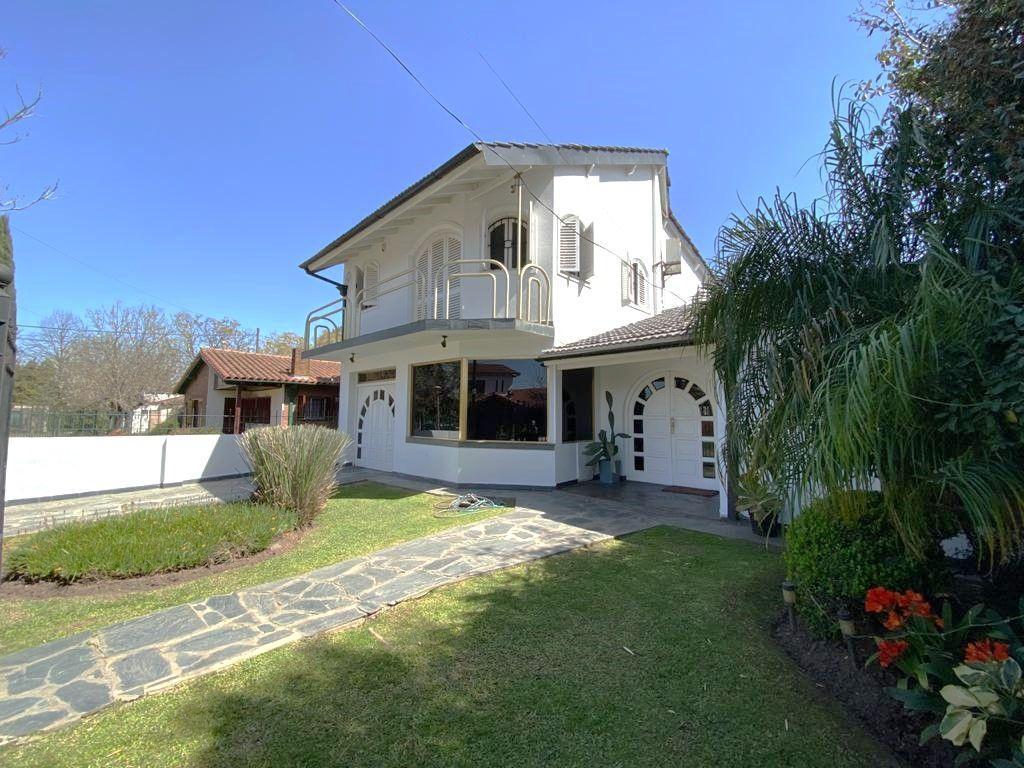 Foto de VENTA Excelente propiedad 5 ambientes en zona residencial piscina, imagen 2