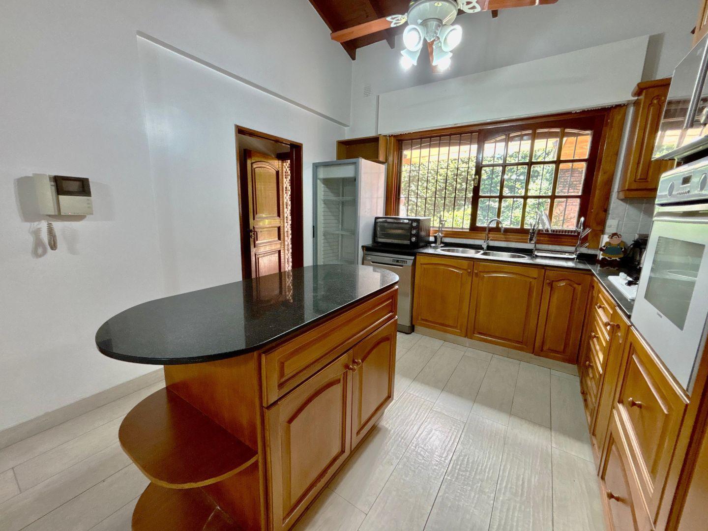 Foto de Venta casa 5 ambientes Avenida Principal Aldo Bonzi Apto credito, imagen 2