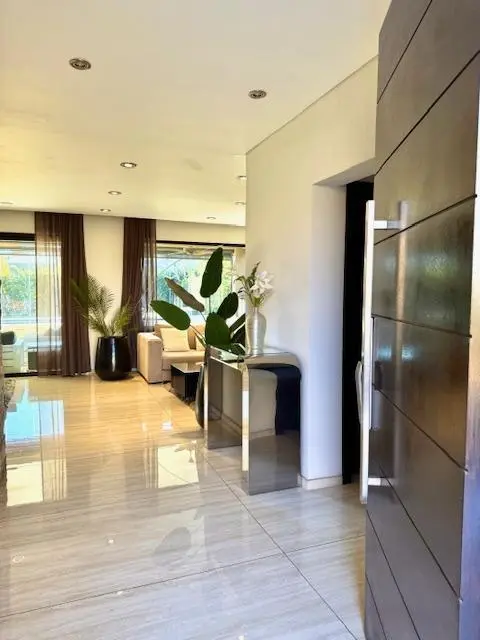 Excelente casa a la venta en Saint Matthew´s en lote central de 976m2 3