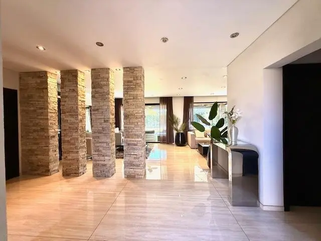 Excelente casa a la venta en Saint Matthew´s en lote central de 976m2 4