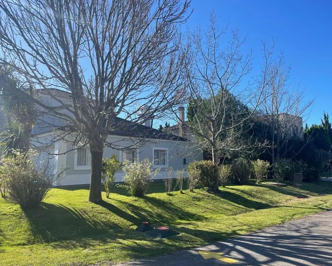 Casa impecable en Abril Club de Campo 2