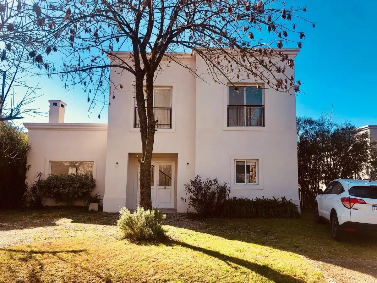 Muy linda casa en Los Potrillos sobre lote central 4