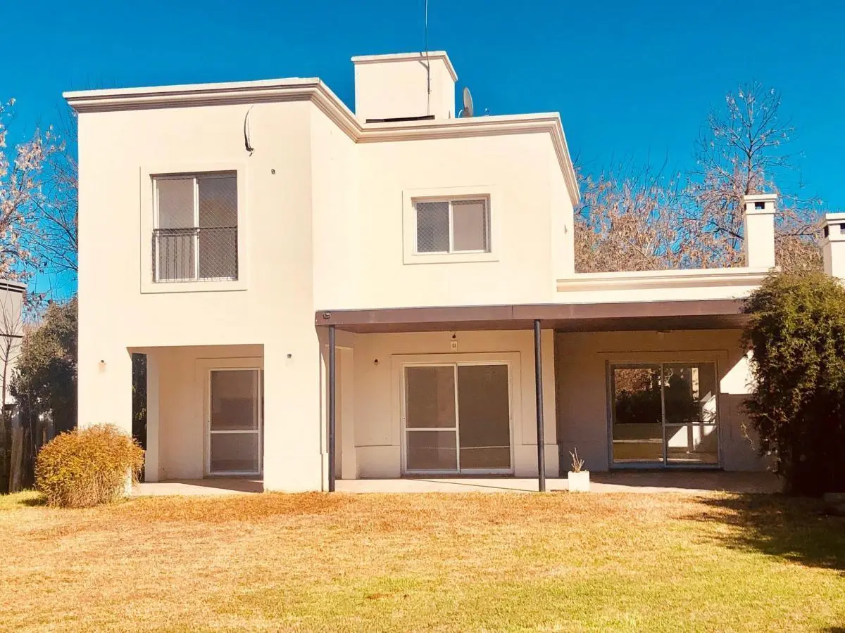 Muy linda casa en Los Potrillos sobre lote central 1