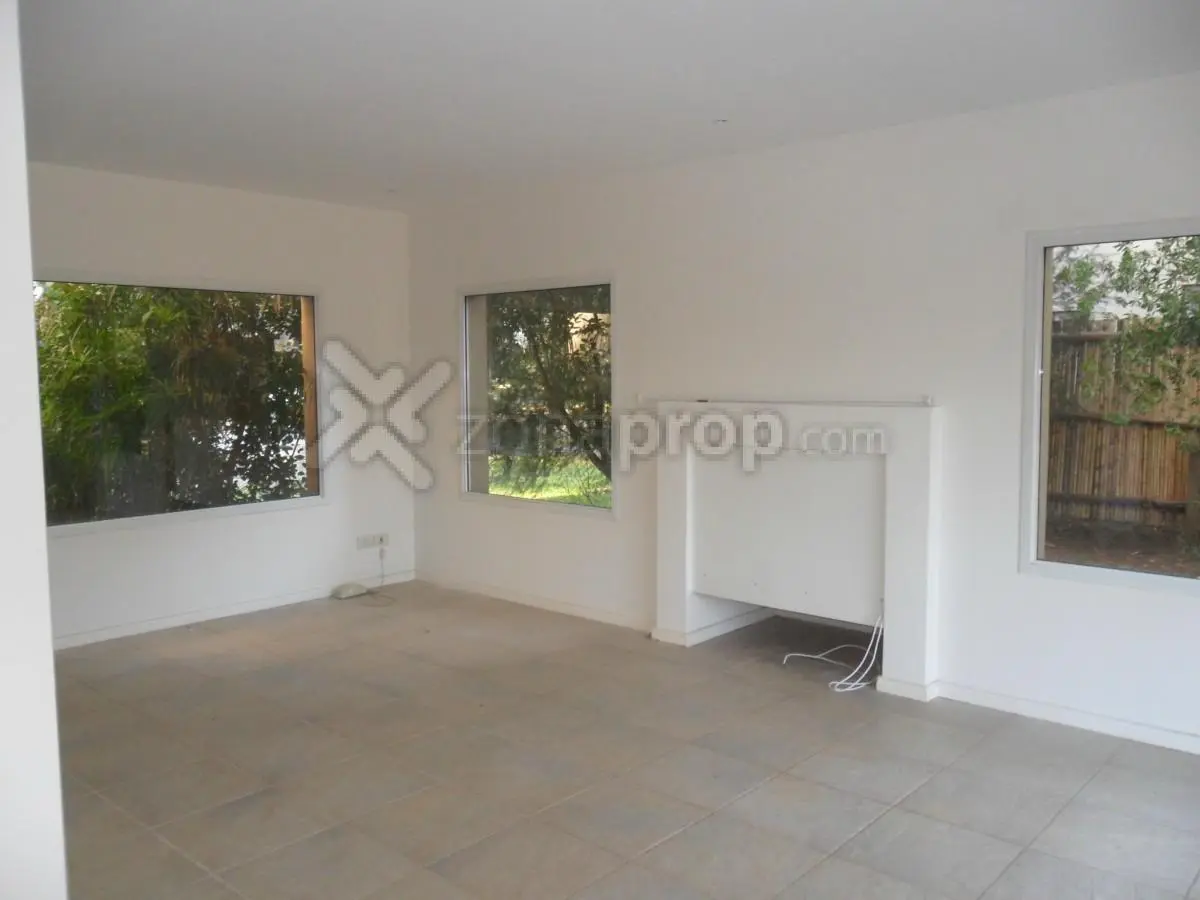 Muy linda casa en Los Potrillos sobre lote central 2