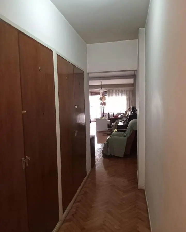 Excelente semipiso sobre Av. Rivadavia de 4 ambientes con dependencia 3