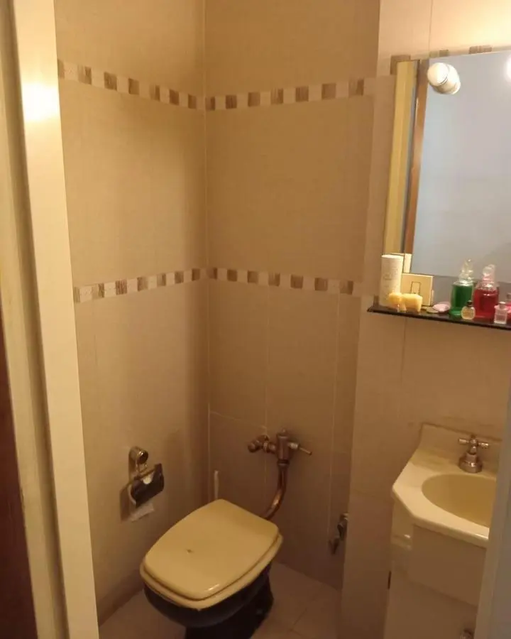 Excelente semipiso sobre Av. Rivadavia de 4 ambientes con dependencia 8