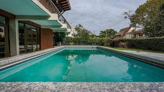 Chalet en venta sobre calle Perú en Acassuso 2