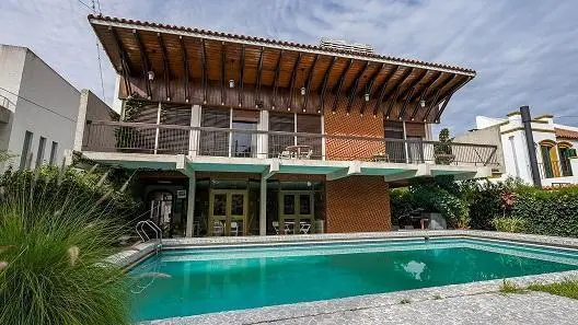 Chalet en venta sobre calle Perú en Acassuso 3
