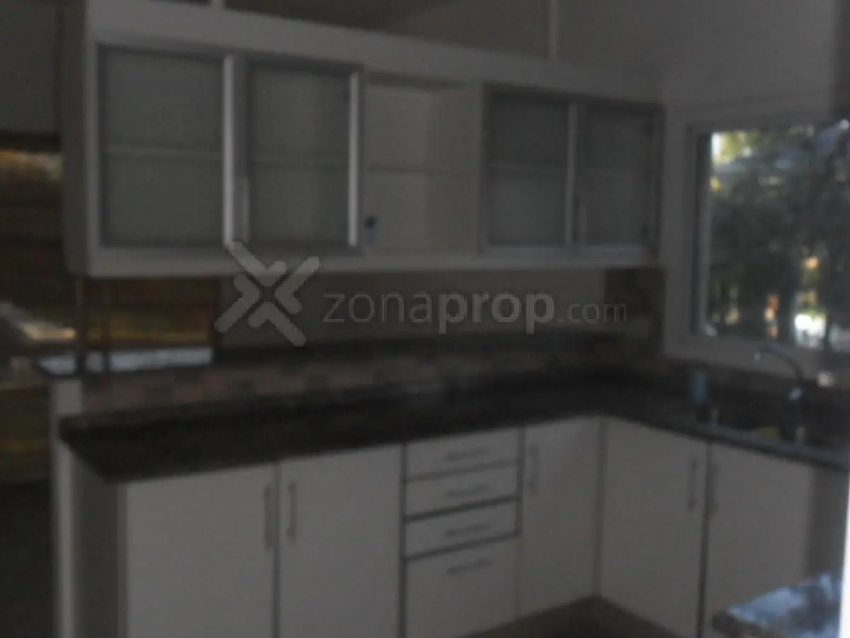 EXCELENTE CASA SOBRE LOTE CENTRAL 2