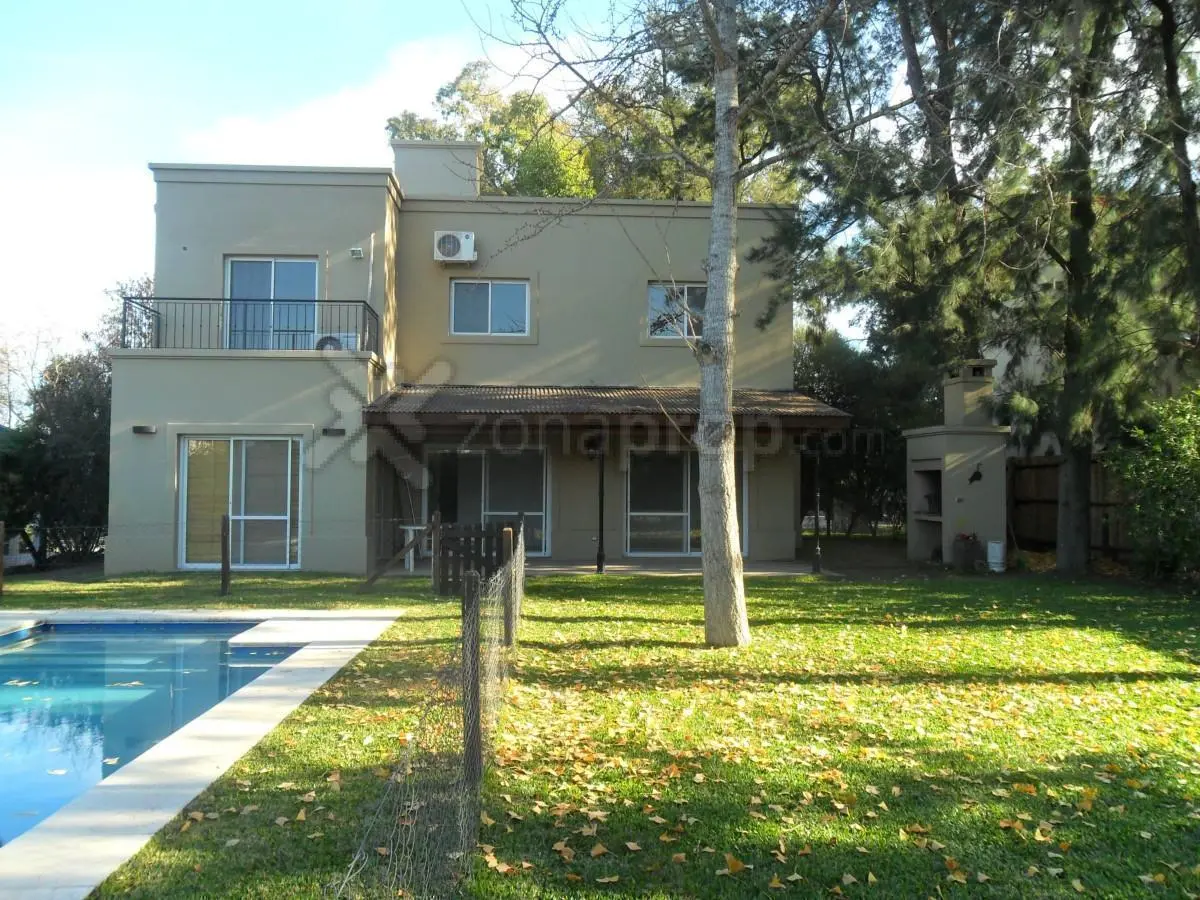 EXCELENTE CASA SOBRE LOTE CENTRAL 3