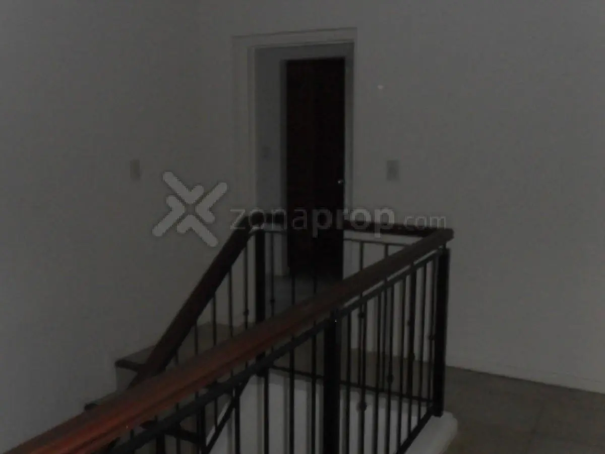 EXCELENTE CASA SOBRE LOTE CENTRAL 5