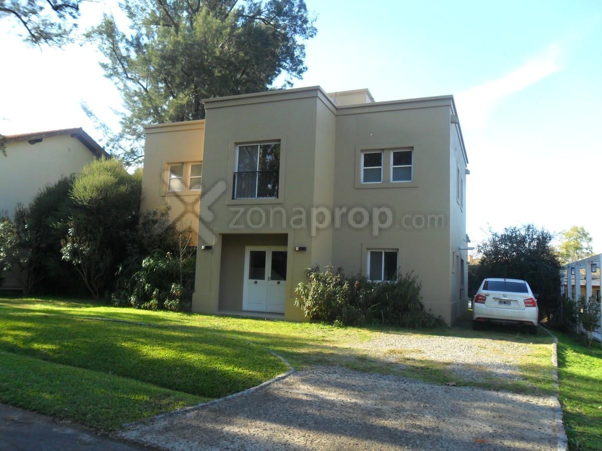EXCELENTE CASA SOBRE LOTE CENTRAL