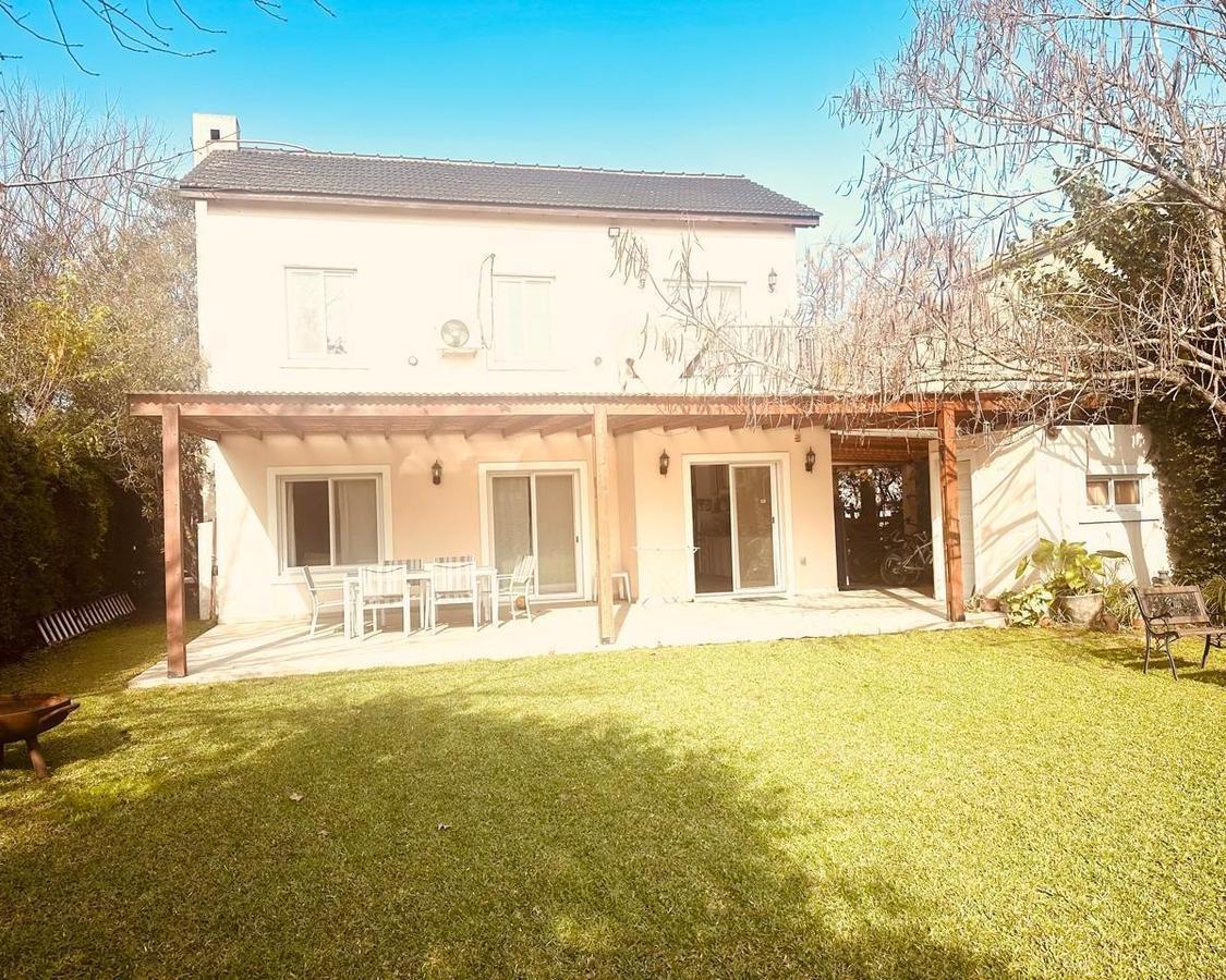 CASA EN EL MOLINO SOBRE LOTE CENTRAL