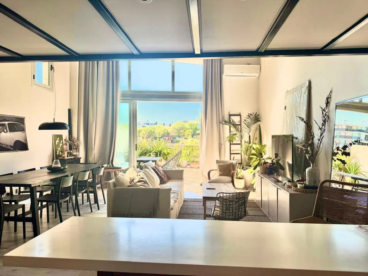 Excelente Loft de 90 mts2 de 2 ambientes y una terraza de 20 mts con vistas al interior del complejo 2