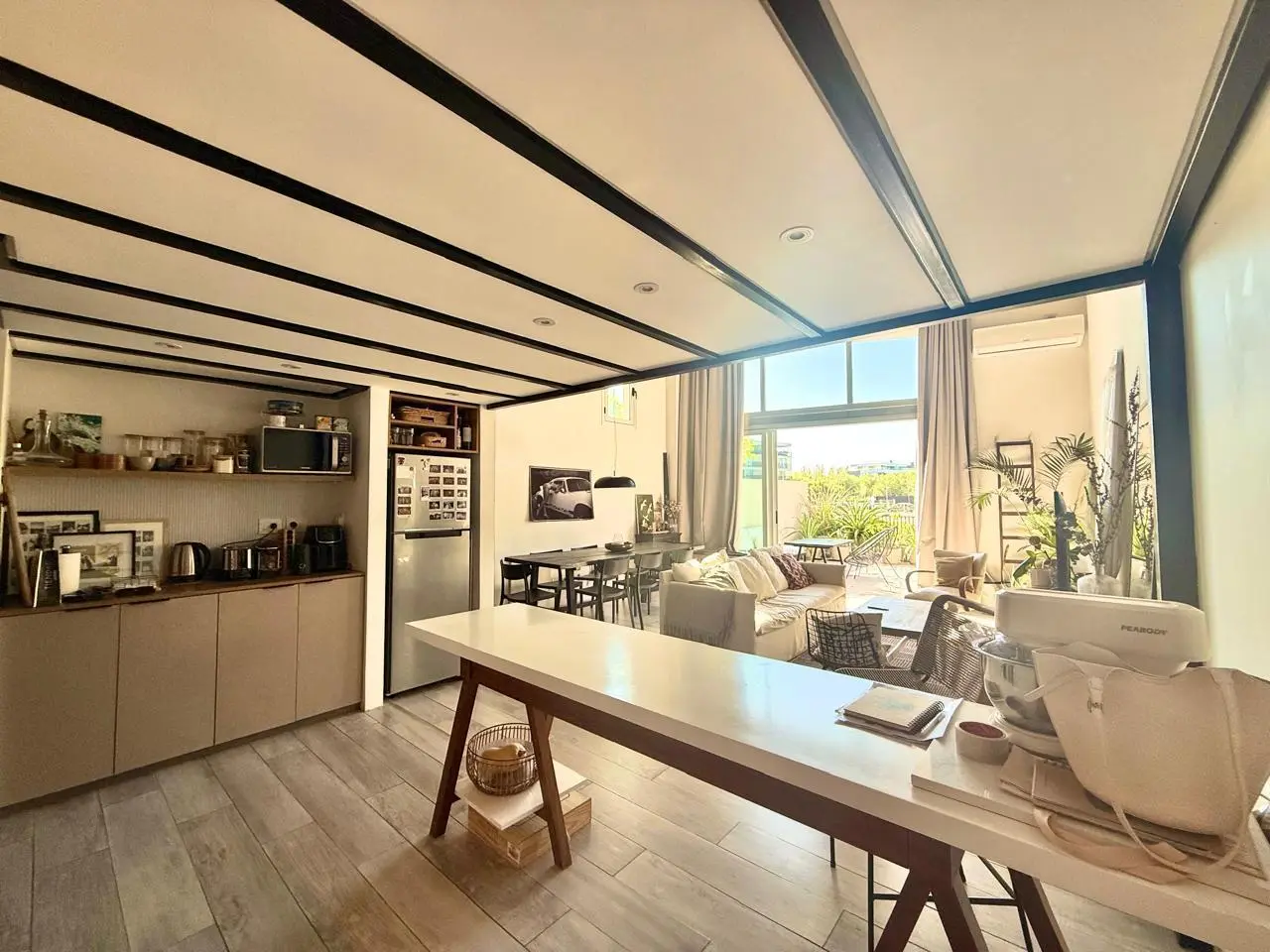 Excelente Loft de 90 mts2 de 2 ambientes y una terraza de 20 mts con vistas al interior del complejo 3