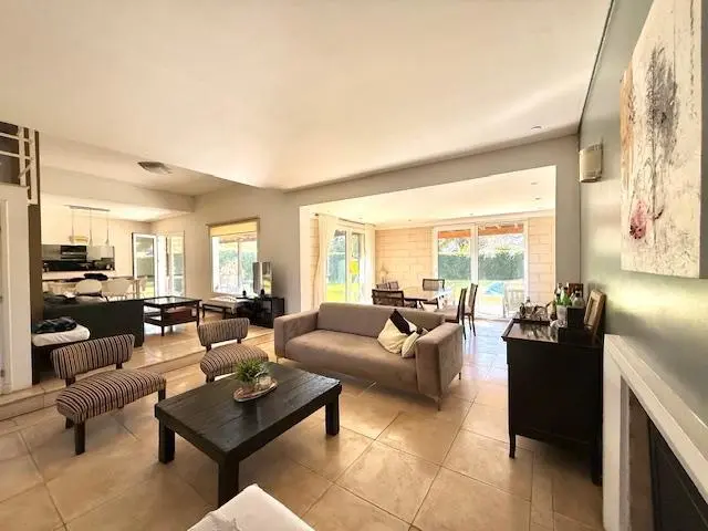 Casa en VENTA BC " LA RINCONADA " lote central , acceso impecable 4