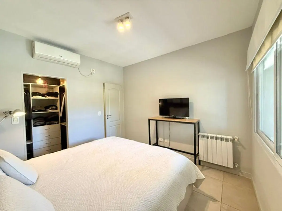 Departamento en alquiler en Boulevard del Sol de 2 ambientes excelente galería ,con cochera 5