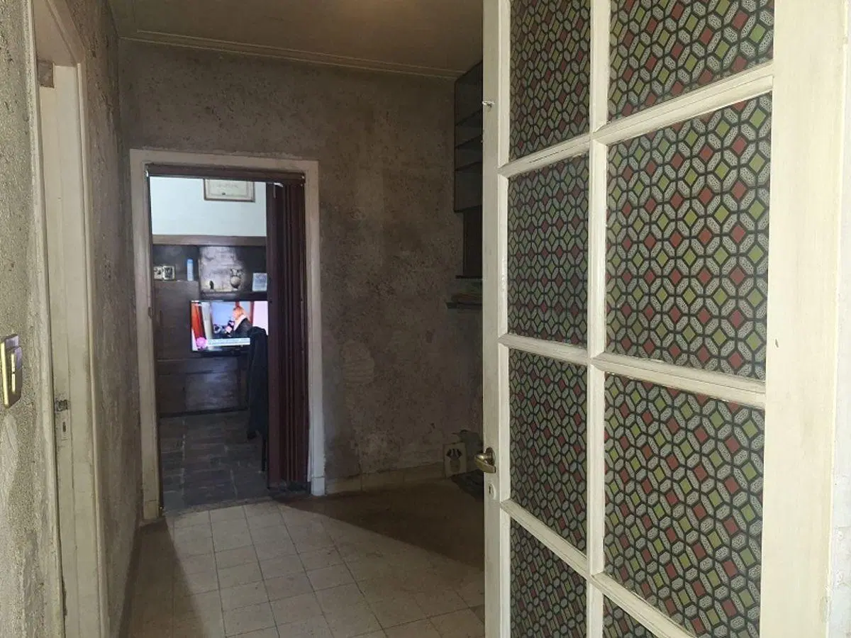 Amplio local con vivienda en Martínez 5