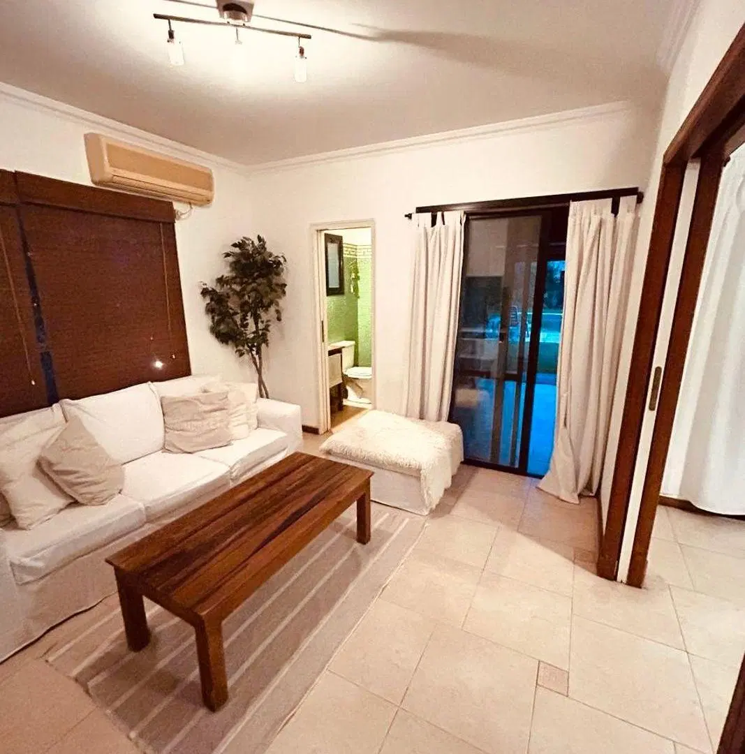 Casa de 275 m² con 4 dormitorios en alquiler en Ayres de Pilar 3