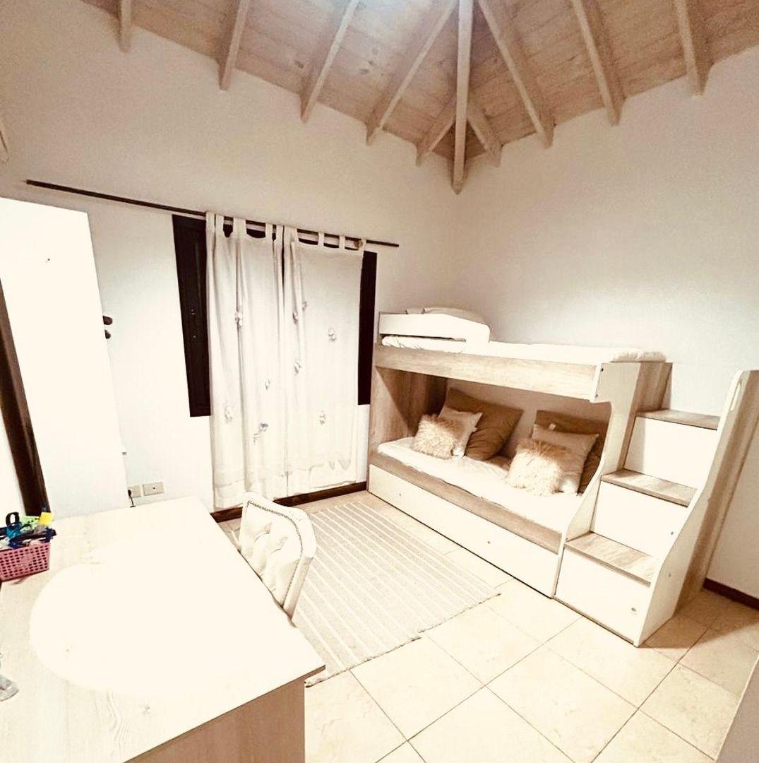 Foto de Casa de 275 m² con 4 dormitorios en alquiler en Ayres de Pilar, imagen 2