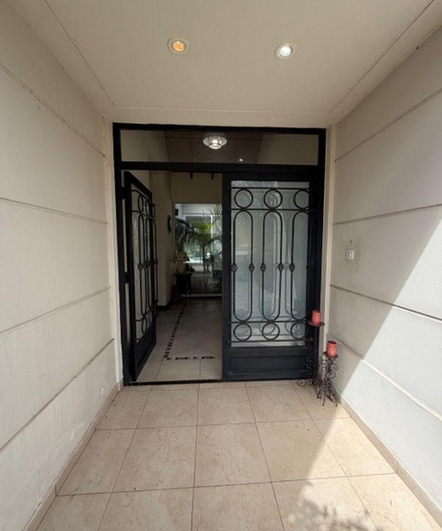 Foto de Casa en VENTA -PLANTA BAJA-lote CENTRAL ,pileta en Pilar del Lago- apto, imagen 3