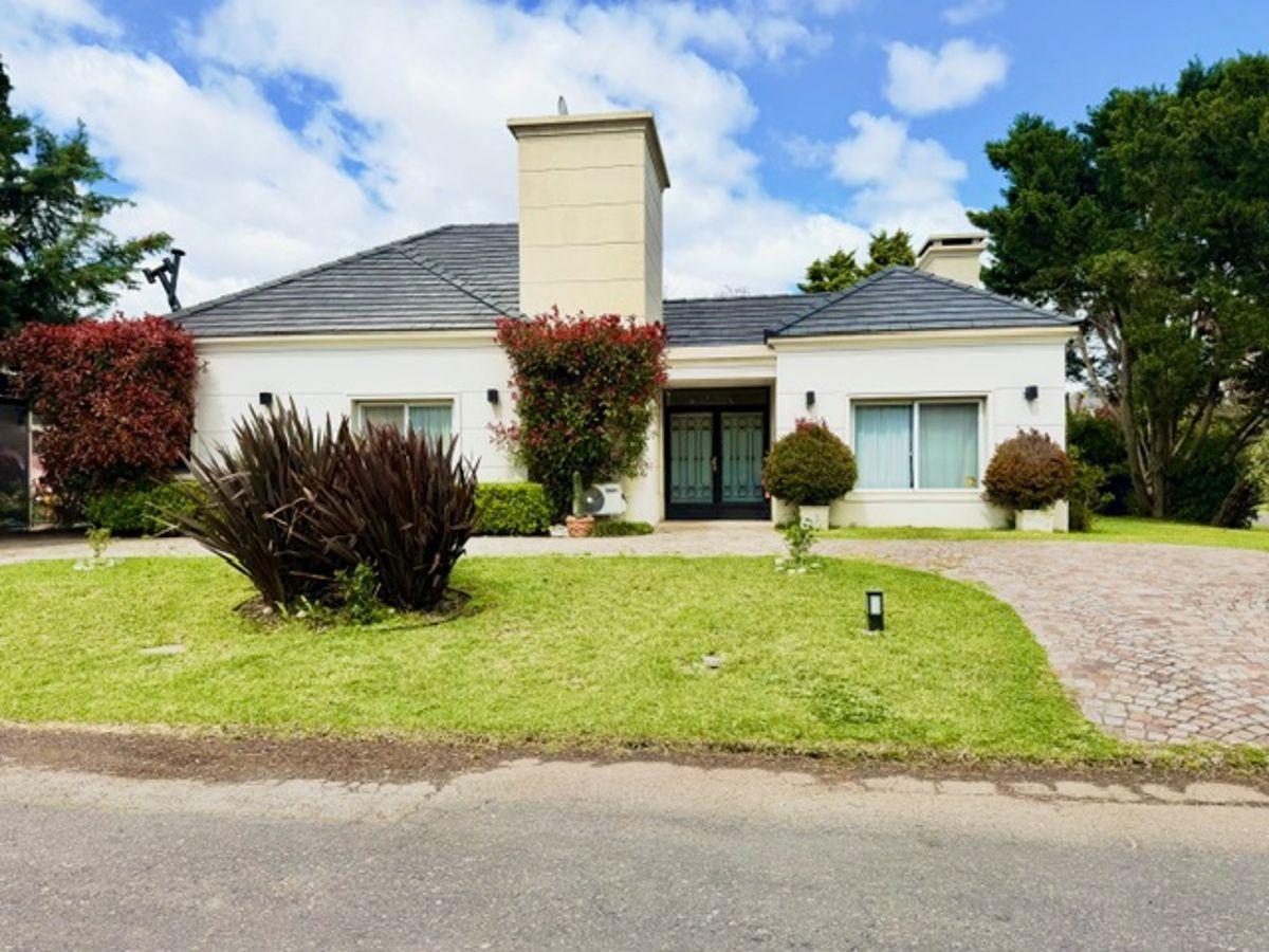 Foto de Casa en VENTA -PLANTA BAJA-lote CENTRAL ,pileta en Pilar del Lago- apto, imagen 1