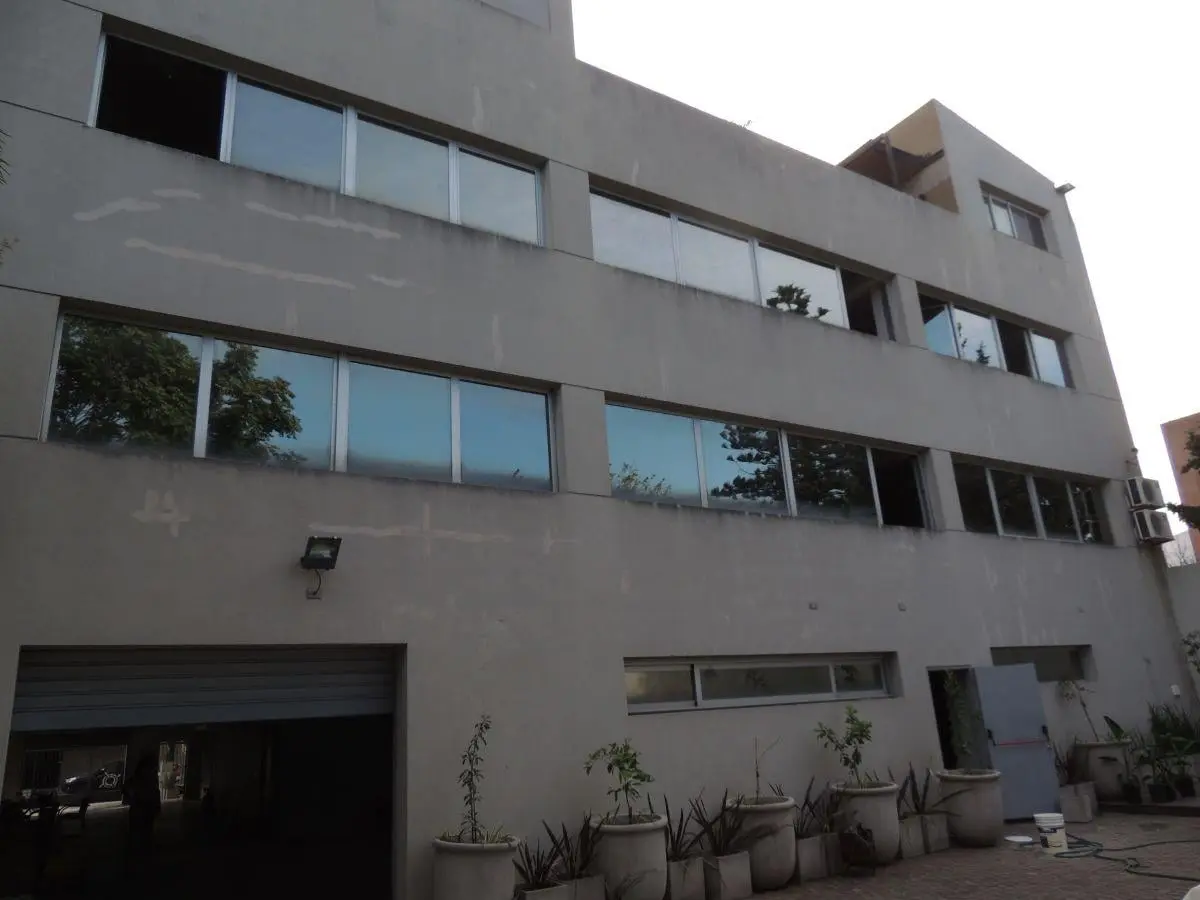 Edificio de 2545 m² en alquiler con cocheras y deposito en Olivos 4