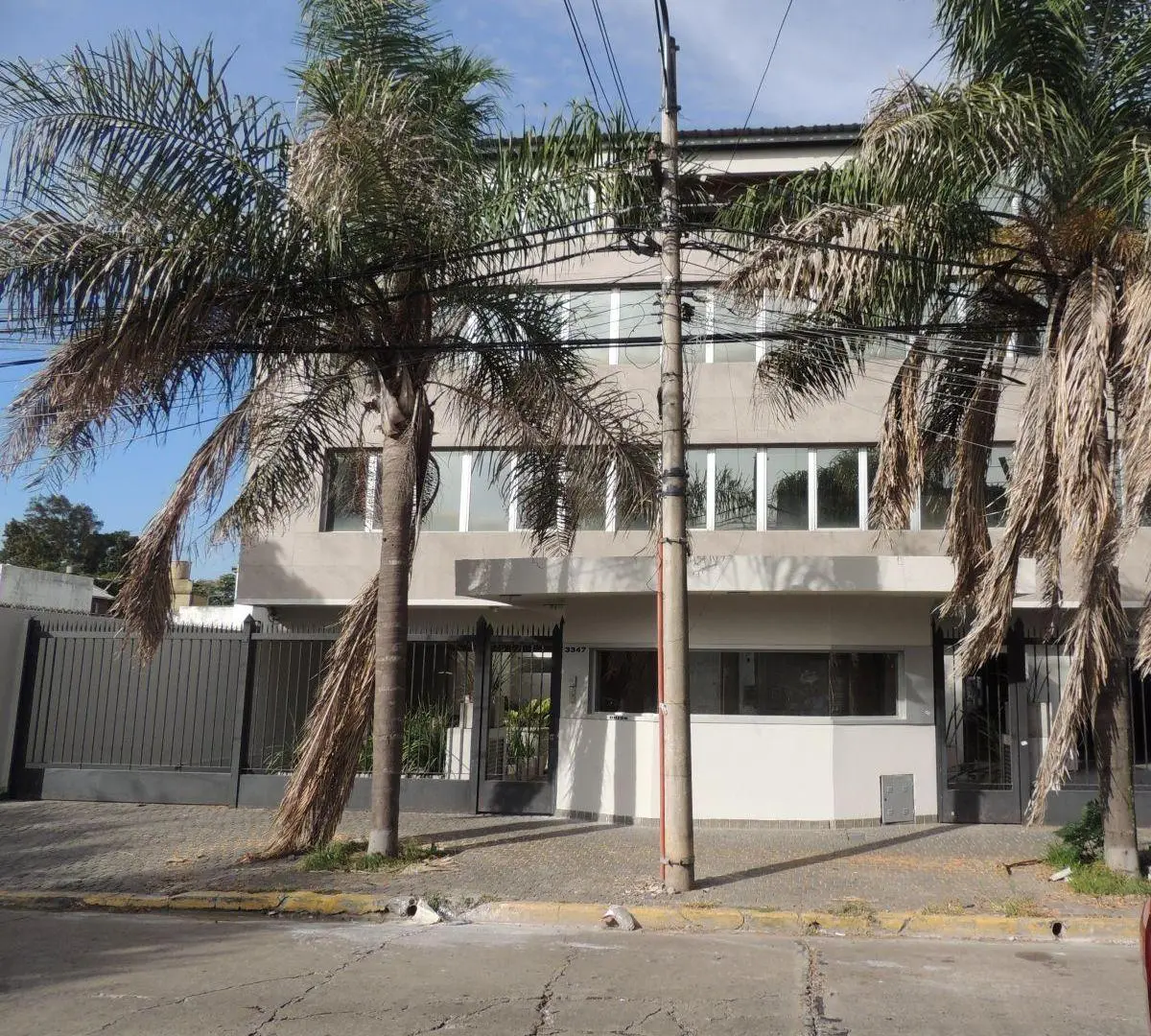 Edificio de 2545 m² en alquiler con cocheras y deposito en Olivos 2