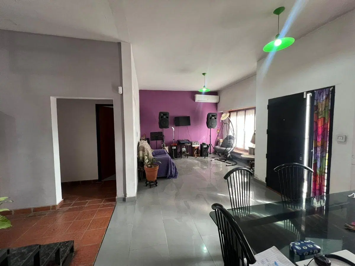 Excelente oportunidad casa 5 ambientes con patio y cochera 1