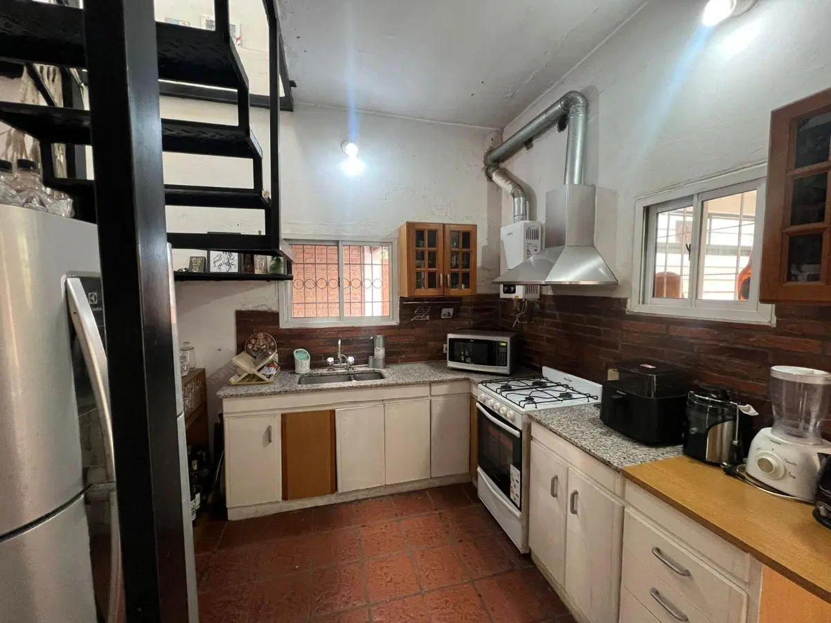 Excelente oportunidad casa 5 ambientes con patio y cochera 5