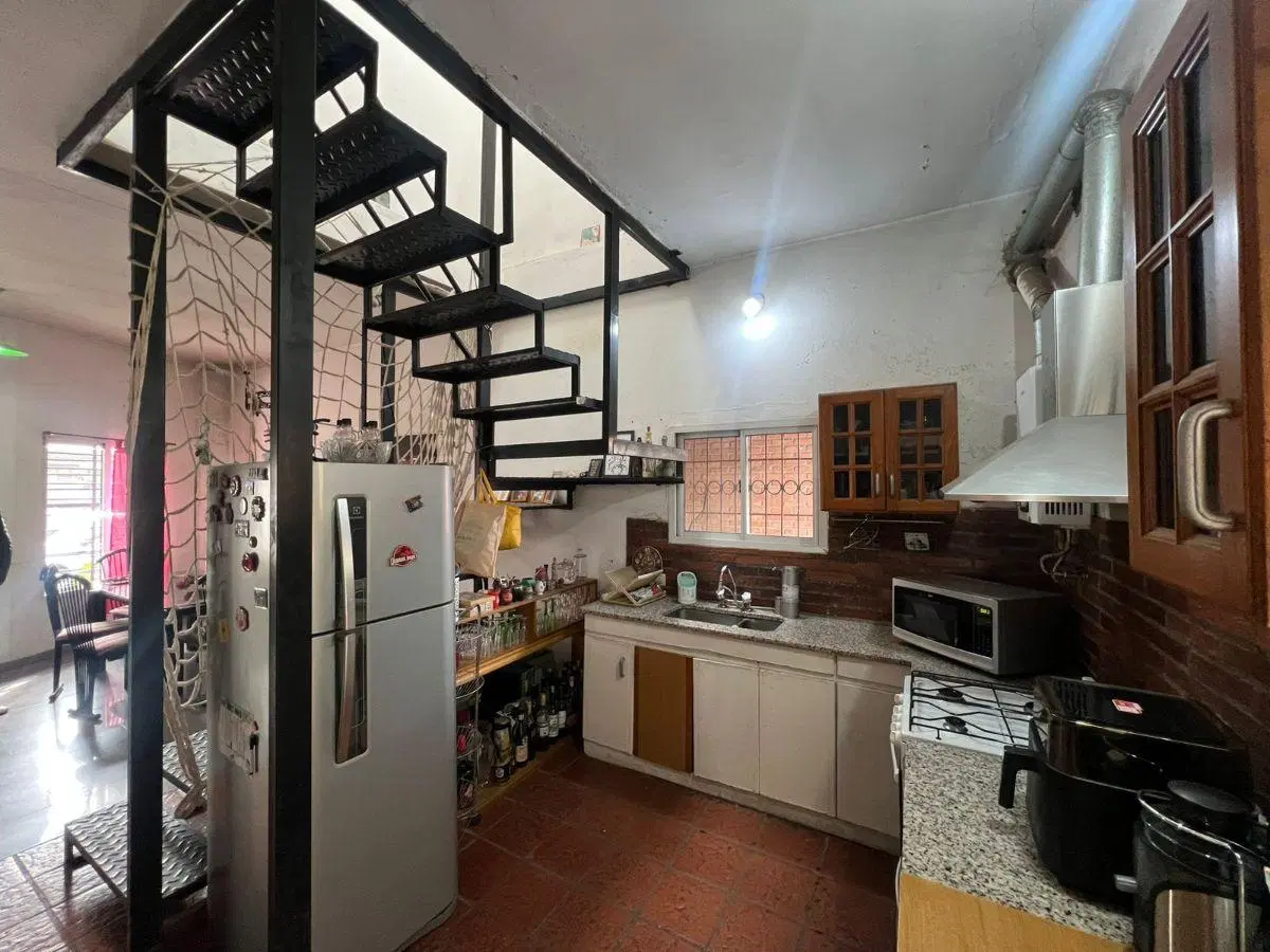 Excelente oportunidad casa 5 ambientes con patio y cochera 3