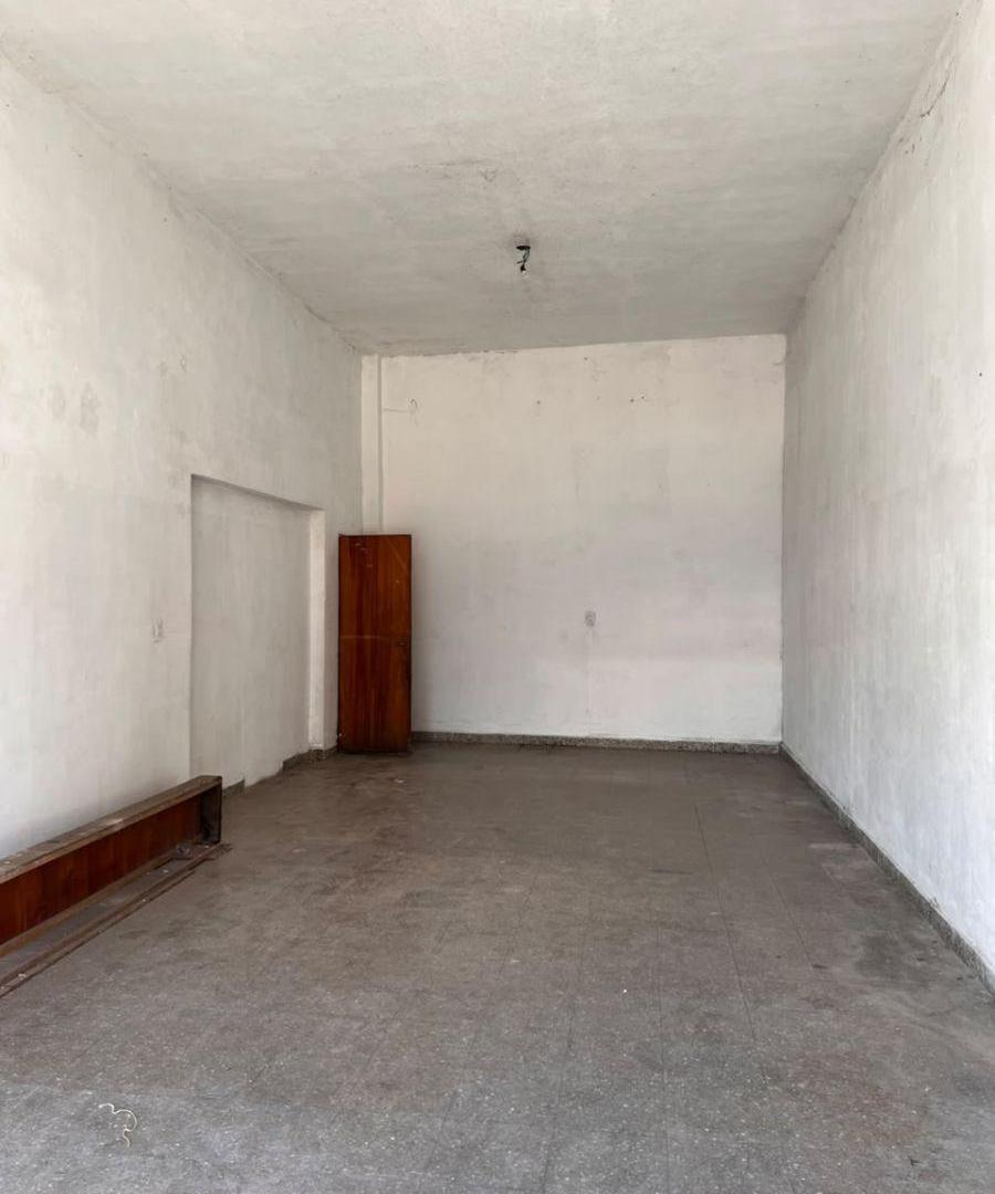 Foto de Excelente Local Comercial a la Calle – Gran Vidriera con Persiana, imagen 4