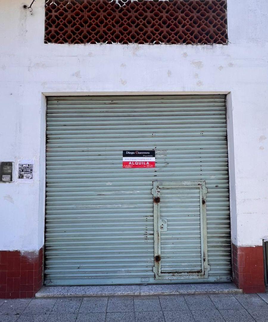 Foto de Excelente Local Comercial a la Calle – Gran Vidriera con Persiana, imagen 1