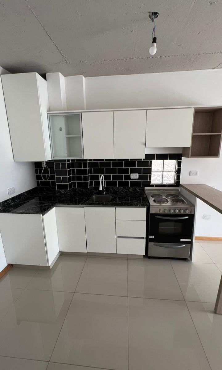 DOS ambientes casi a estrenar - aprox 45 m2 - balcón frente -
