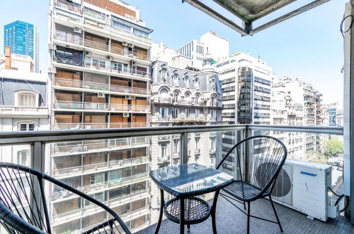 Av. Santa Fe y Suipacha - PISO 80 m2 baño y toillette + balcon frente 3
