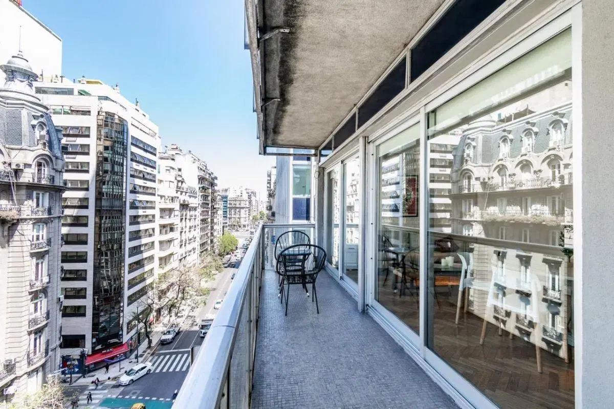 Av. Santa Fe y Suipacha - PISO 80 m2 baño y toillette + balcon frente 2
