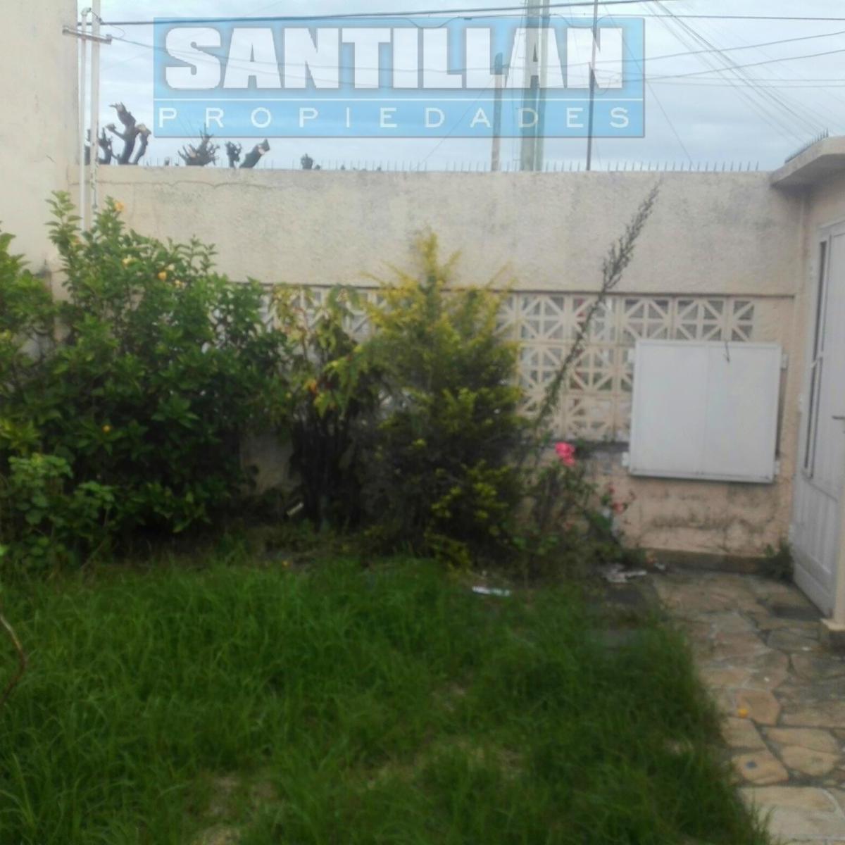 AMPLIA CASA DE 3 AMBIENTES EN SAN JUSTO, CON PARQUE Y COCHERA