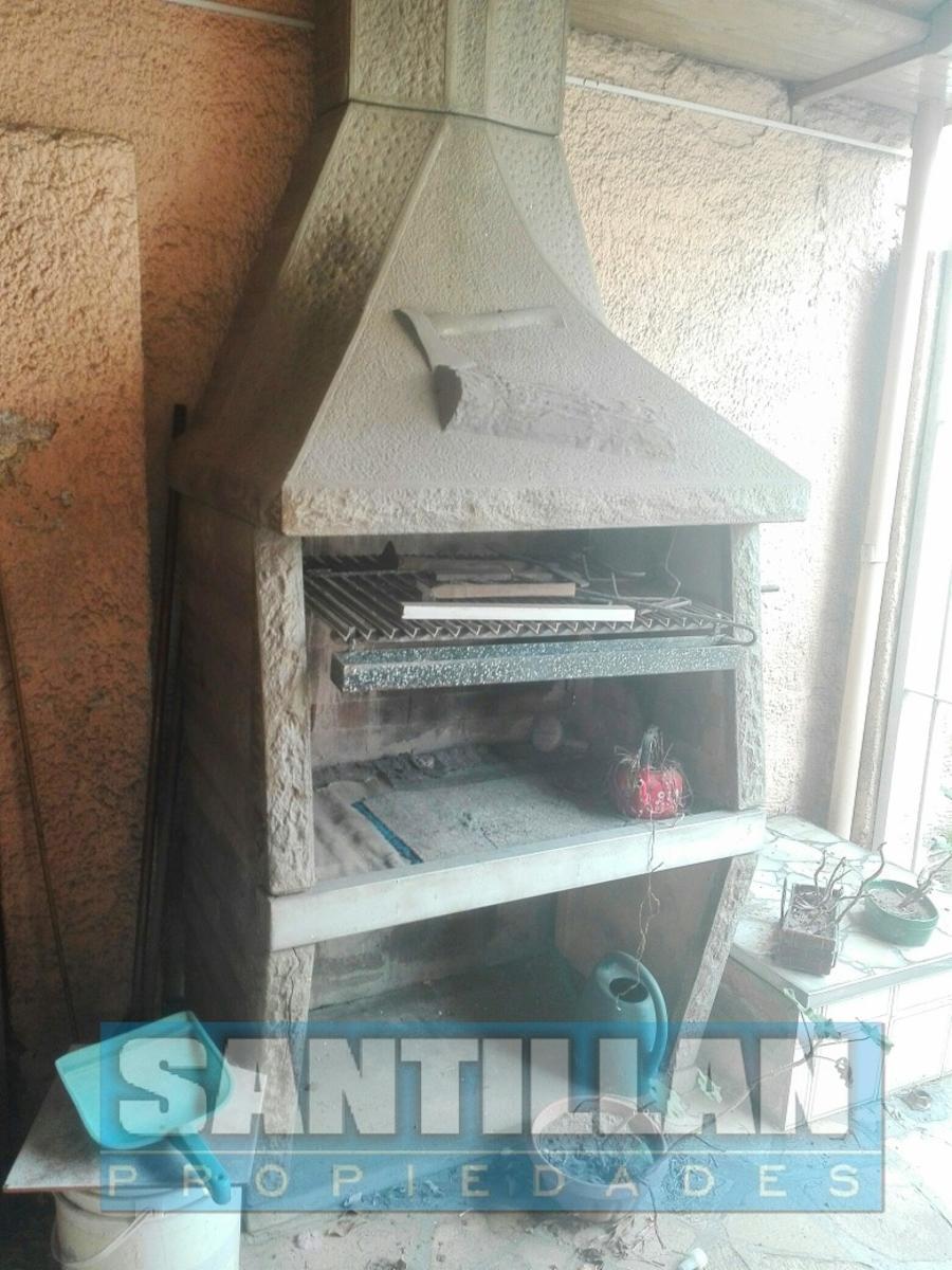 AMPLIA CASA DE 3 AMBIENTES EN SAN JUSTO, CON PARQUE Y COCHERA