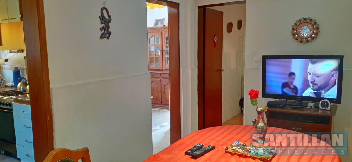 EXCELENTE PROPIEDAD. DOS CASAS, COCHERA Y PISCINA. LOTE PROPIO. VENTA / PERMUTA