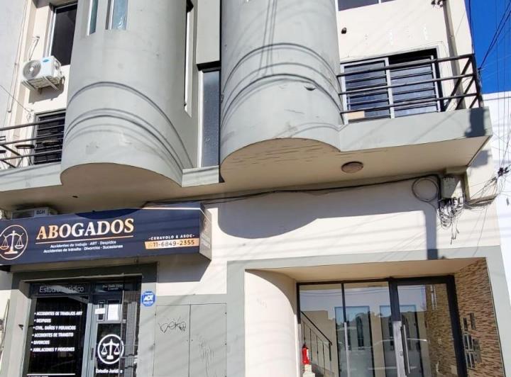 EXCELENTE DEPTO. 3 AMBIENTES CON 2 PATIOS, QUINCHO Y TERRAZA. SAN JUSTO CENTRO. 2